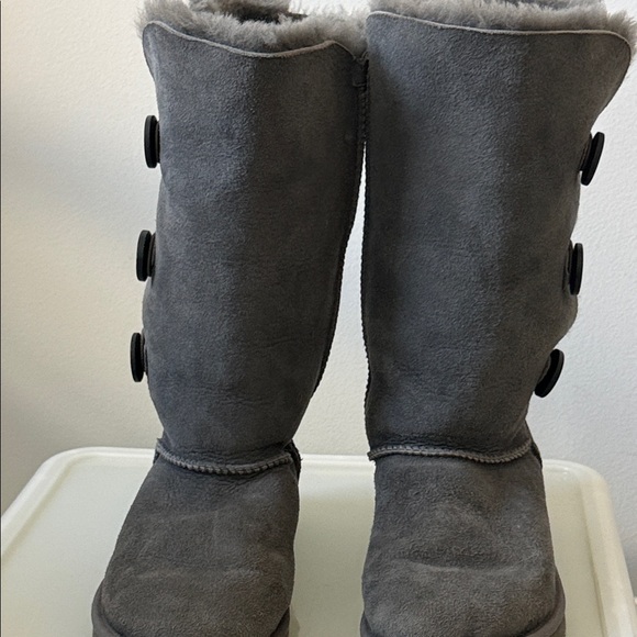 UGG Charcoal Shearling Boots - Picture 5 of 10